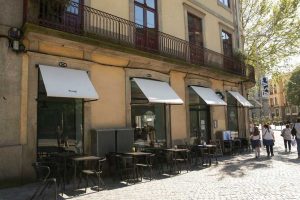 Drop-arm Awnings 16 Retractable Drop-arm Awnings